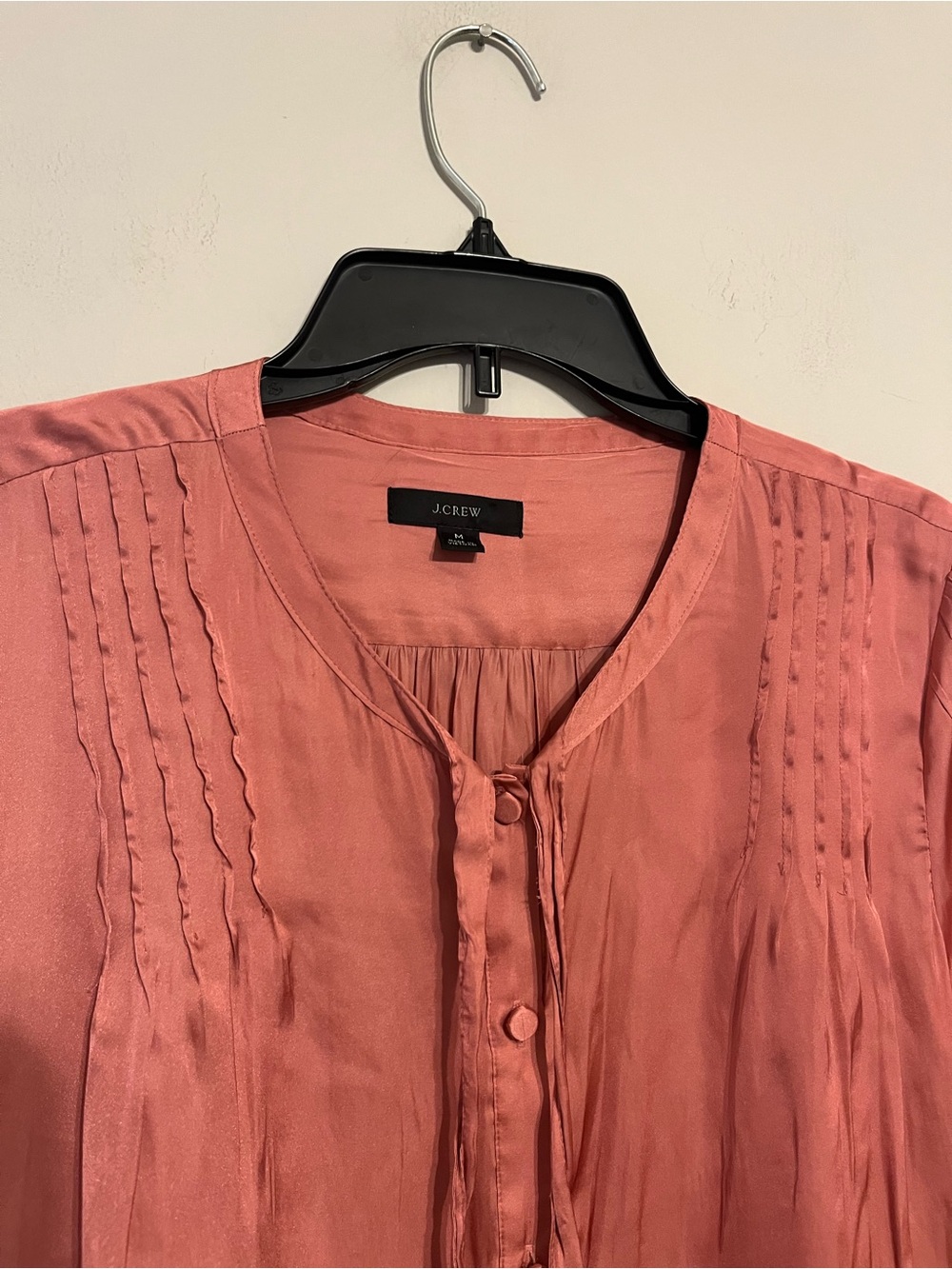 J. Crew Featherweight satin tie-neck top Peach Coral Size M - Picture 3 of 7